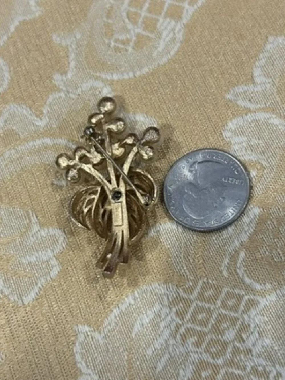 CROWN TRIFARI Brushed Gold Faux Pearl Bouquet BROOCH